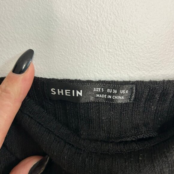 SHEIN Women’s Black Ribbed Cropped Spaghetti Strap Tank Top Women’s Size Small - Picture 2 of 5